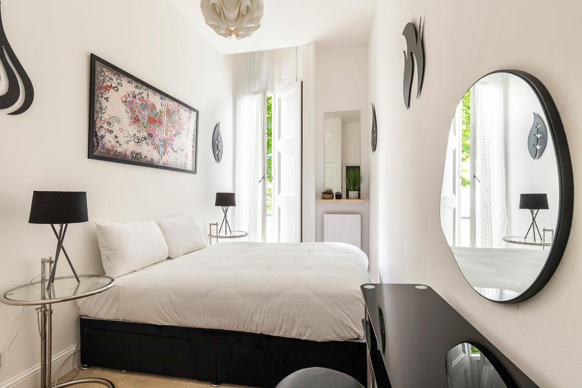 Classic Victorian Flat With Terrace